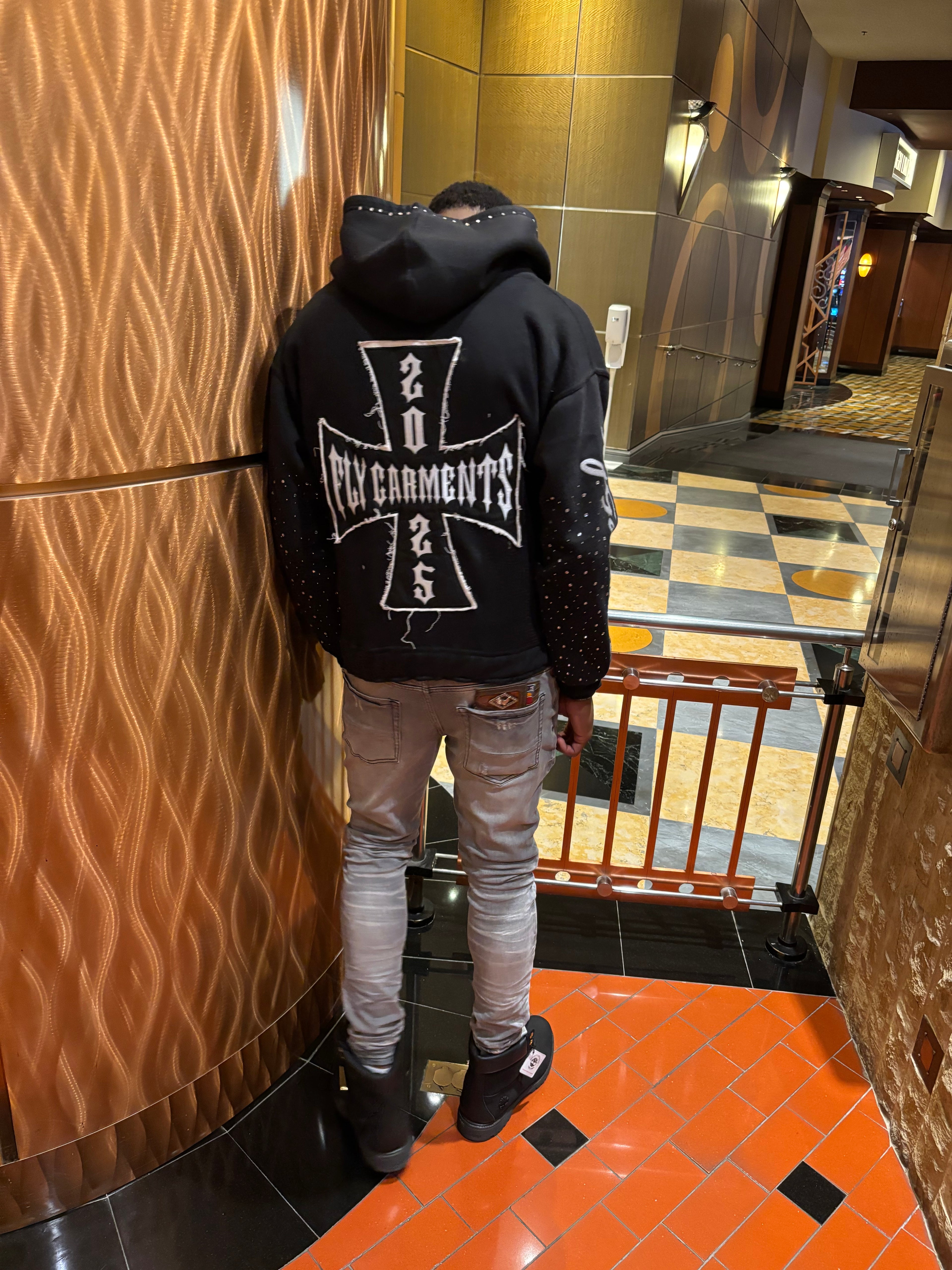 FLYGARMNTS WRLDWDE ZIP UP