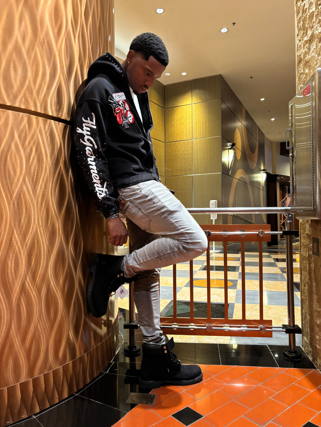 FLYGARMNTS WRLDWDE ZIP UP
