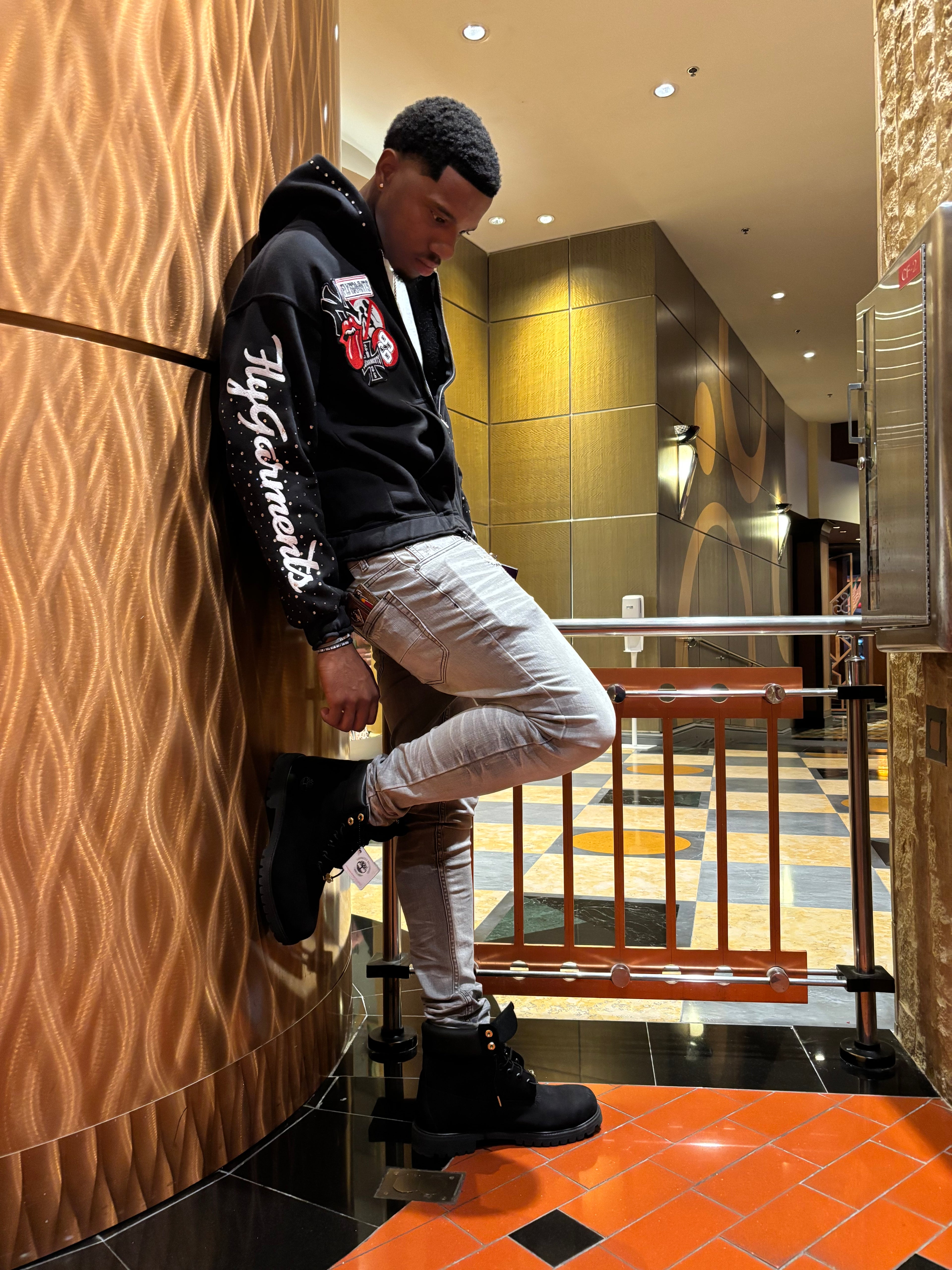 FLYGARMNTS WRLDWDE ZIP UP
